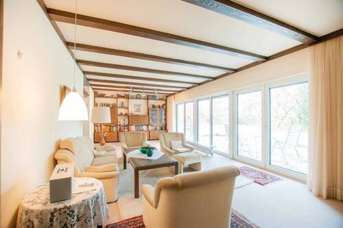 Helles Wohnzimmer im EG - 