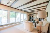 Wohnzimmer mit Zugang zur Terrasse - 
