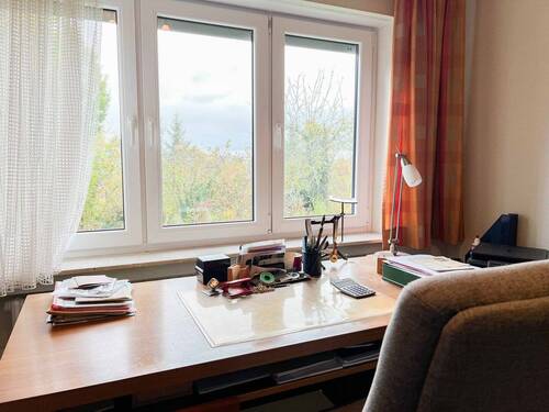 Büro mit Blick ins Grüne - 