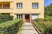 Hauszugang - 2 Zimmer Etagenwohnung zum Kaufen in Berlin