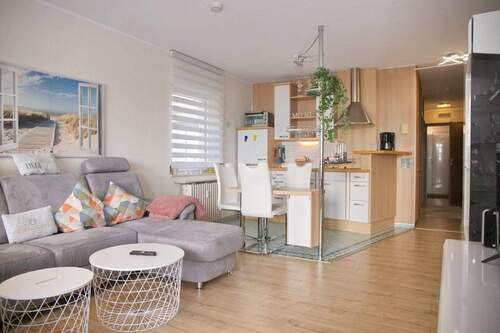 Wohnzimmer m. Küche - 2 Zimmer Etagenwohnung in Grömitz