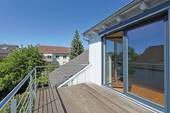 Schöner Balkon im Dachgeschoss - 