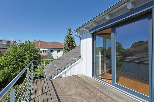 Schöner Balkon im Dachgeschoss - 