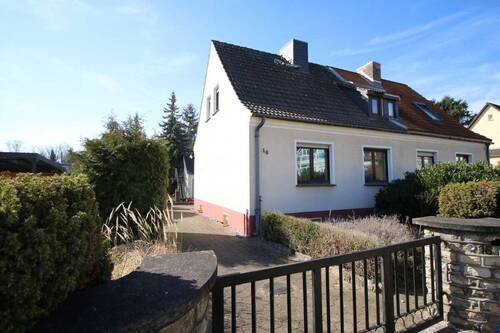 Hausansicht - 4 Zimmer Doppelhaushälfte in Roßlau