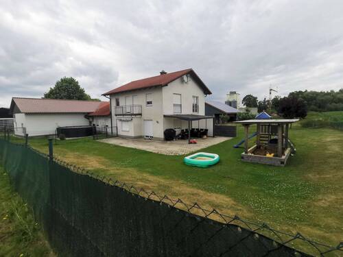 Wohnhaus und Garten - 5 Zimmer Einfamilienhaus zur Miete in Baierbach