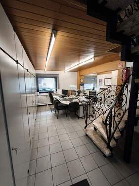 EG - Eingangsbereich - Möbliertes Büro mit Stellplatz in Erftstadt-Erp