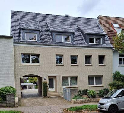 Hausansicht_nach Dachsanierung - Schöne 2-Zimmer-Wohnung in ruhiger Lage!