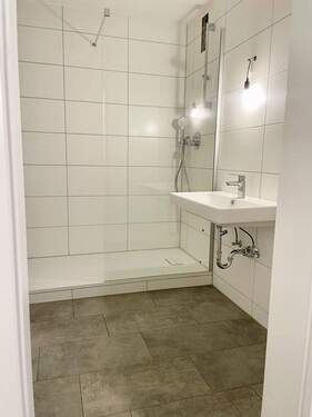 Bad inkl. Anschluss Waschm. - 