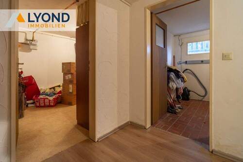 Zugang Lagerraum und Waschraum - 