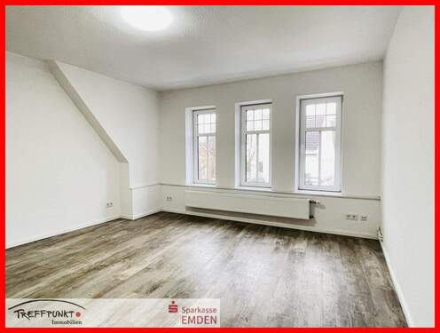 Wohnzimmer - 9 Zimmer Mehrfamilienhaus, Wohnhaus in Emden