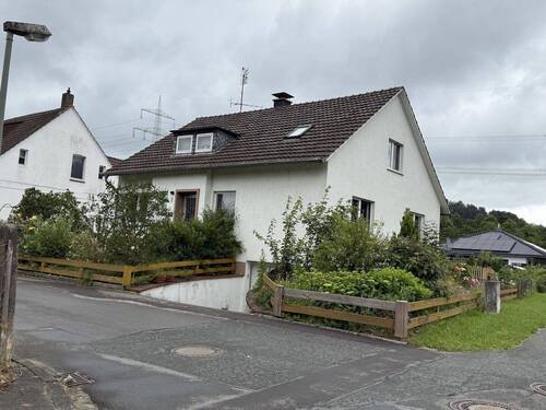 Straßenansicht - 5 Zimmer Einfamilienhaus zum Kaufen in Brakel / Hembsen