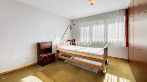 1. OG Schlafzimmer 1 - 