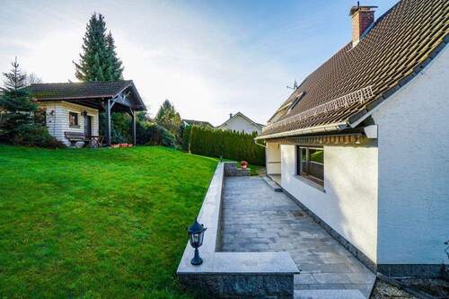 Kaum einsehbare Südterrasse - Einfamilienhaus mit 194,00 m&sup2; in Rimbach zum Kaufen