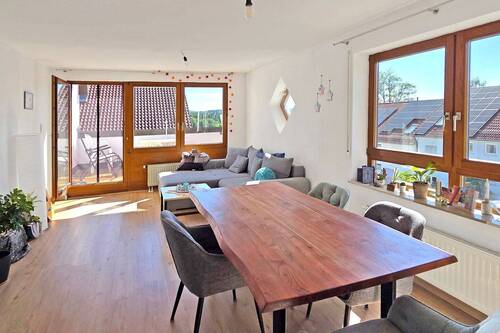 Wohn-und Esszimmer - Charmante 3-Zimmer-Wohnung mit Dachterrasse