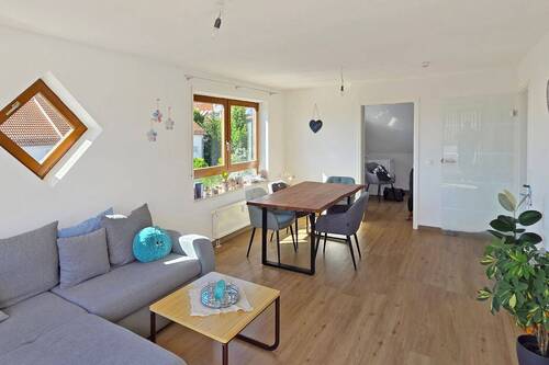 Großes, helles Wohnzimmer - 3 Zimmer Etagenwohnung zur Miete in Renningen-Malmsheim