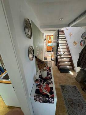 24 Flur mit Treppenhaus - 