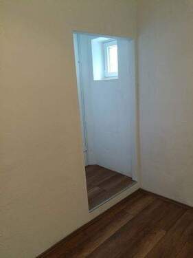 Schrankbereich mit Fenster - 