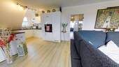 Wohnzimmer mit Küchenansicht - 