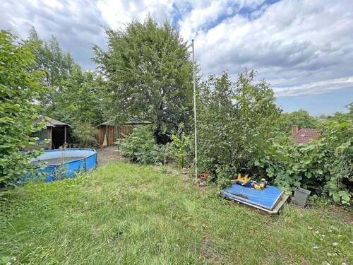 Garten oberhalb des Hauses - 9 Zimmer Mehrfamilienhaus, Wohnhaus zum Kaufen in Nordstemmen