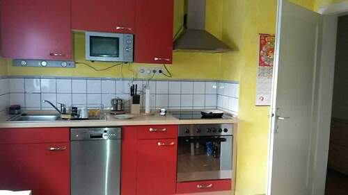 Küche in Rot und Gelb - 