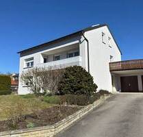***RESERVIERT*** Zweifamilienhaus mit Einliegerwohnung, großem Garten und viel Potenzial - Burgkirchen a d Alz Obere Terrasse