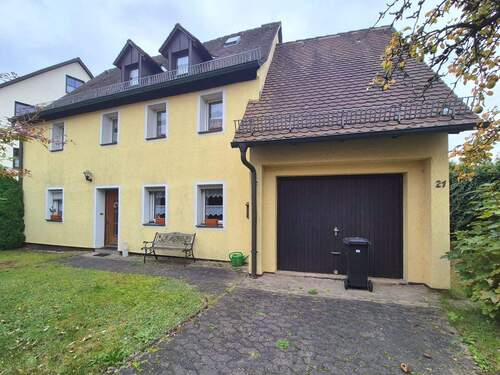Außenansicht - Denkmalgeschütztes Einfamilienhaus in zentraler Lage von Neukirchen am Brand !