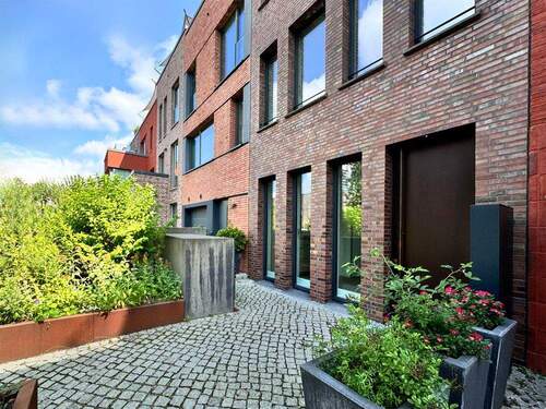 HAUSEINGANG - IHR DESIGN STADTHAUS VON BE ARCHITEKTEN - ZUHAUSE IN DER FINKENAU