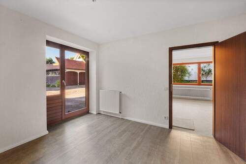 über einen Zugang zur Terrasse - 