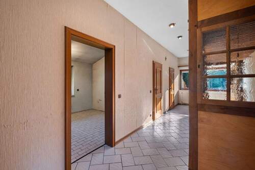 mit lichtdurchflutetem Flur - 