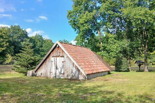 mit ehemaligem Backhaus - 