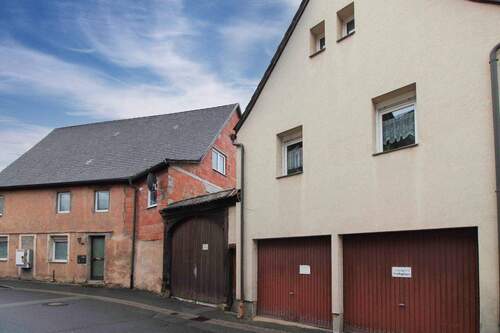 Außenansicht - Ihr neues Zuhause in Wilhermsdorf! Gepflegtes Einfamilienhaus mit großem Garten und 2 Garagen