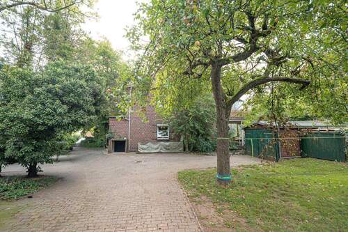 Parkfläche Rückansicht - 