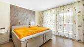 1. OG Elternschlafzimmer 1 - 