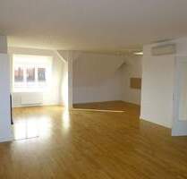 Traumwohnung: 4 Zimmer, 2 Bäder und Balkon in Leipzig Gohlis