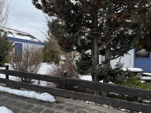 Straßenseite Garage/Küche Ost. - 6 Zimmer Bungalow in Heroldsberg