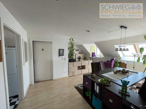 Wohnzimmer - Dachgeschosswohnung in Potsdam West, 2 Zimmer, Küche, Bad, Kellerraum und PKW-Stellplatz