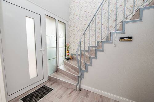 Flur - 7 Zimmer Einfamilienhaus zum Kaufen in Oldendorf