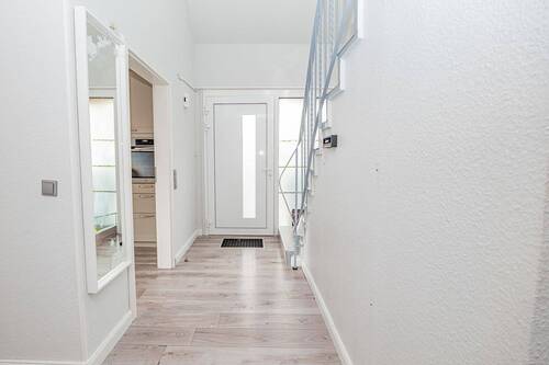 Flur - 7 Zimmer Einfamilienhaus in Oldendorf