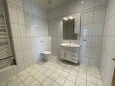 2. Bad mit Dusche - 