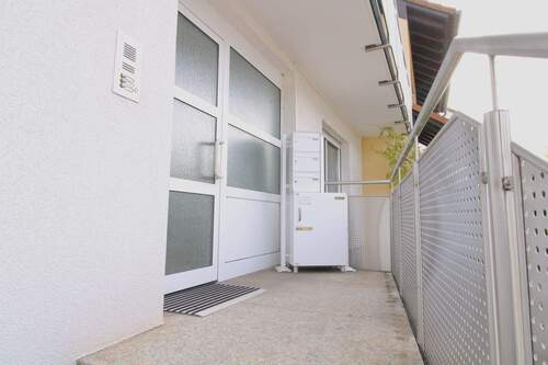 Haustür - 3 Zimmer Terrassenwohnung in Haßloch