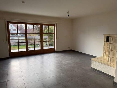 Wohnzimmer mit Blick in den Garten - 