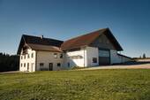 Bild 1 - Bauernhaus in Alleinlage mit 4.000 m² Grund bei Kempten Gewerbe- bzw. Lagerfläche 953 m²
