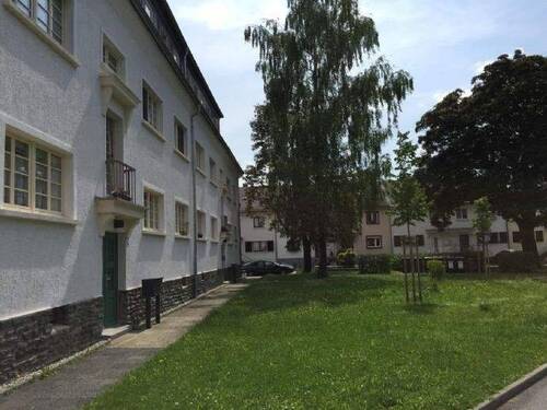 Hausansicht - 2 Zimmer Etagenwohnung zur Miete in Chemnitz