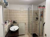 Badezimmer mit Dusche - 