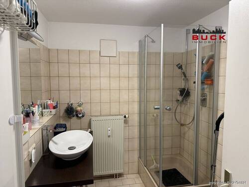 Badezimmer mit Dusche - 
