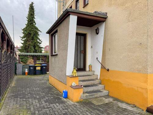 Hauseingang - 8 Zimmer Mehrfamilienhaus, Wohnhaus zum Kaufen in Markranstädt