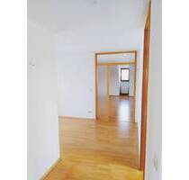 3,5 Zimmer DG-Wohnung ruhig, zentral, Holzparkett, Einbaumöbel - Bad Boll