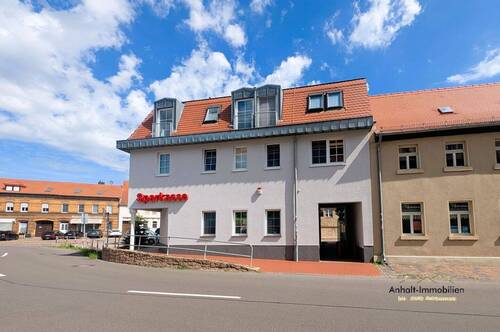 Hausansicht - 2 Zimmer Etagenwohnung zur Miete in Jeßnitz