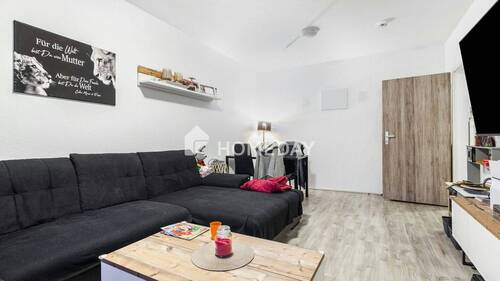 Wohnzimmer 2 - 3 Zimmer Etagenwohnung zum Kaufen in Berlin