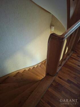 Treppenhaus - 6 Zimmer Mehrfamilienhaus, Wohnhaus in Münnerstadt